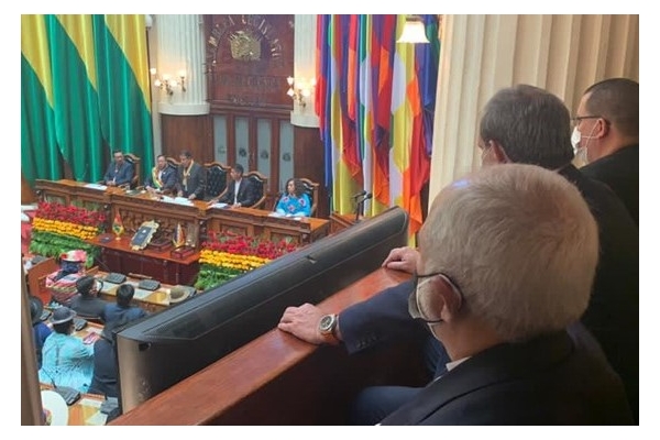 ظریف در مراسم تحلیف رئیس جمهور جدید بولیوی و تبریک به او+فیلم