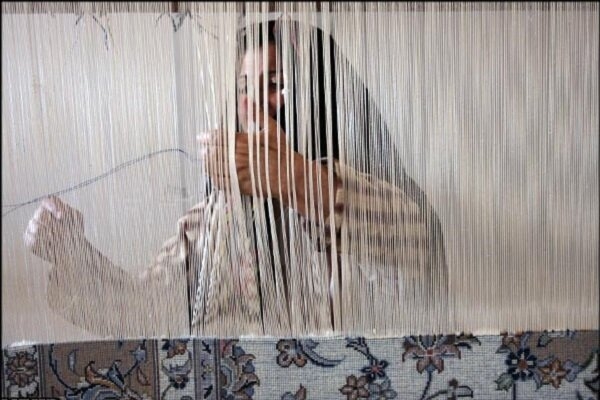 چتری برای هنرمندان قالیباف؛ فرش ابریشم قم شناسنامه‌دار می‌شود