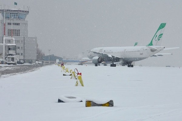 لغو و تاخیر پروازهای فرودگاه مهرآباد در پی بارش برف