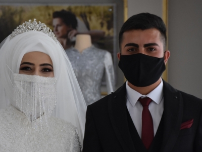 اضافه شدن ماسک به لباس عروس! +تصاویر