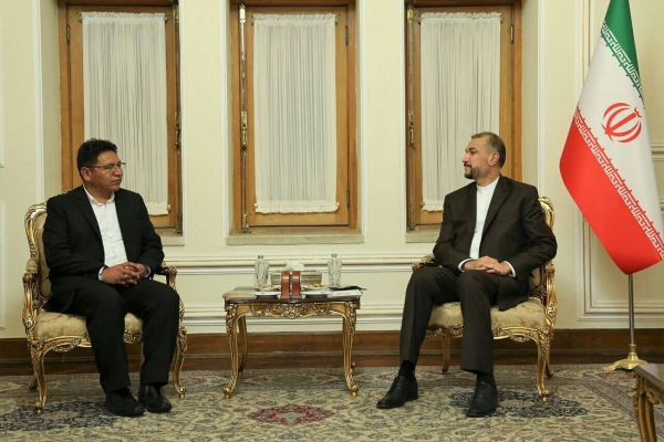 تاکید وزیر خارجه ایران بر افزایش همکاری‌های اقتصادی با بولیوی