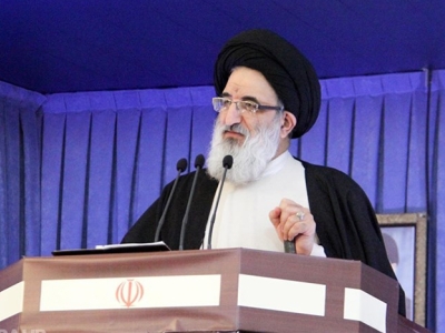 انتقاد امام جمعه کرج به دولت: چرا افراد مساله‌دار را به کار گرفتید؟