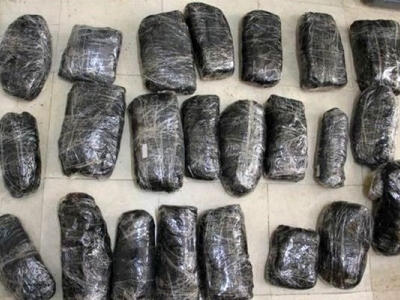 قاچاق مواد مخدر با آلبوم و قاب عکس از فرودگاه مشهد