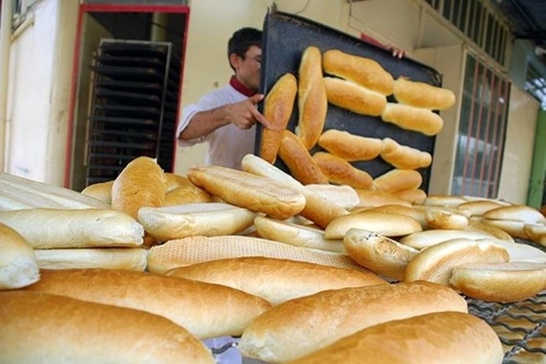 سرازیر شدن کیسه‌های آرد دولتی به فانتزی فروشان/افزایش ۳ برابری قیمت نان فانتزی