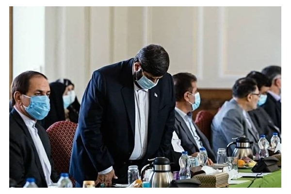 واکنش نماینده مجلس به تصاویر جنجالی از اقامه نماز در جلسه با وزیر خارجه