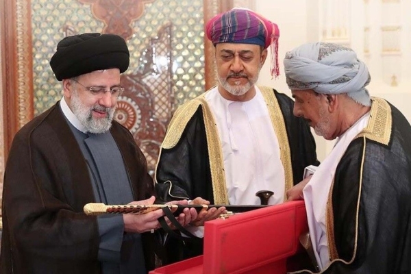 هدیه متفاوت عمانی‌ها به رئیس جمهور ایران