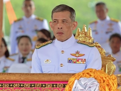 (عکس) پادشاه تایلند به همراه ۲۰ زن در یک هتل لوکس قرنطینه شد