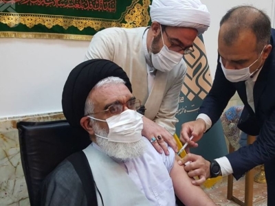 تزریق واکسن ایرانی به تولیت حرم حضرت معصومه(س)