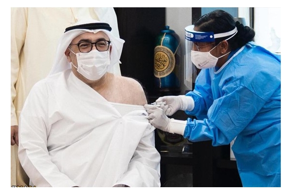 فتوای مفتیان امارات: تزریق واکسن کرونای حاوی ژلاتین خوک حرام نیست