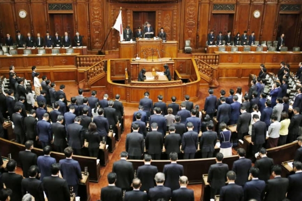 موافقت نمایندگان پارلمان ژاپن با کاهش ۲۰ درصدی حقوق، برای مقابله با کرونا