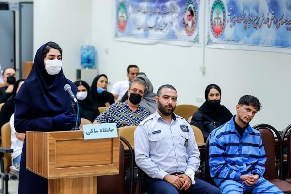 انتقاد عباس عبدی به حکم اعدام زورگیر اتوبان نیایش