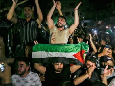 جشن پیروزی مقاومت بر رژیم صهیونیستی در خیابان‌های فلسطین+تصاویر