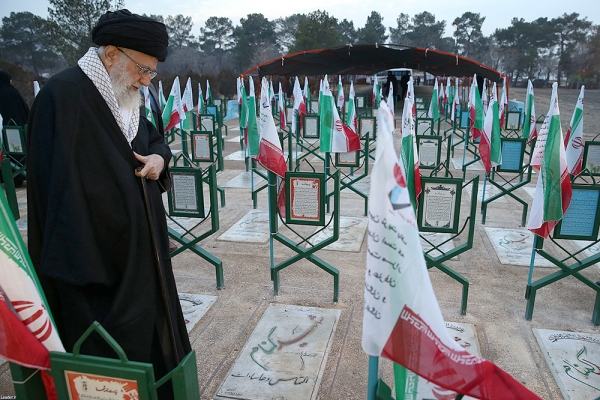 گذشت زمان نمی‌تواند یاد شهیدان را از خاطر ملت ایران بزداید