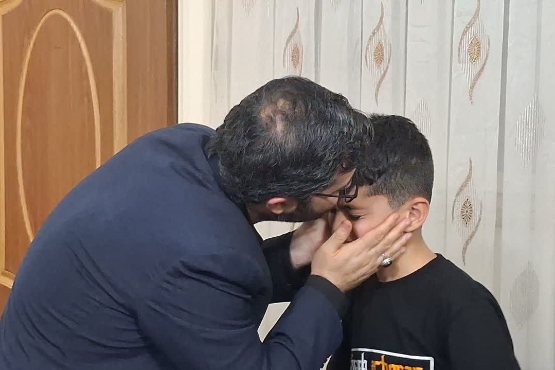 دلجویی معاون رئیس جمهور از بازماندگان حمله موشکی به قم