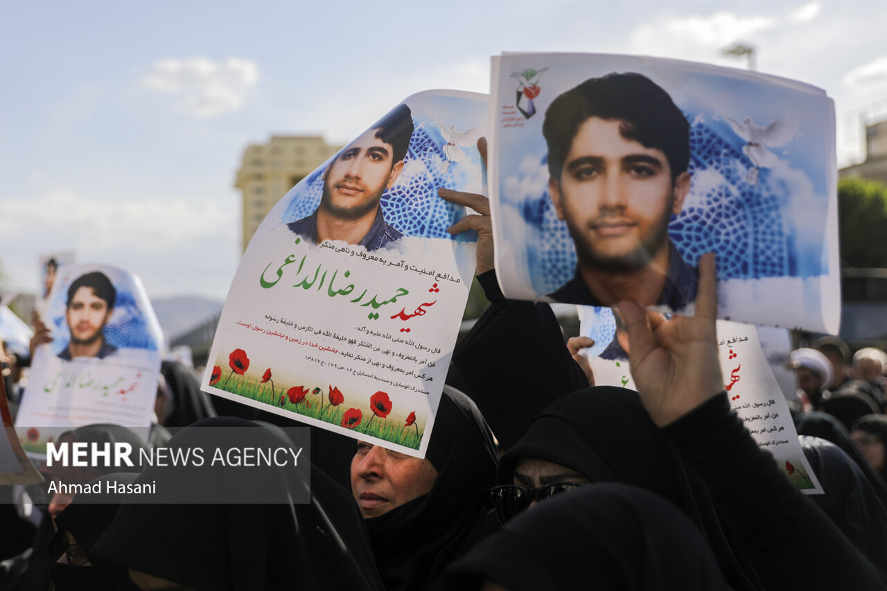 پیکر مطهر «حمیدرضا الداغی»، شهید غیرت در مشهد تشییع شد+ تصویر