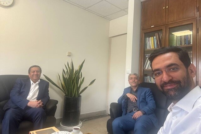  عکس یادگاری آذرمی‌جهرمی با همتی و گزینه احتمالی وزیر اقتصاد