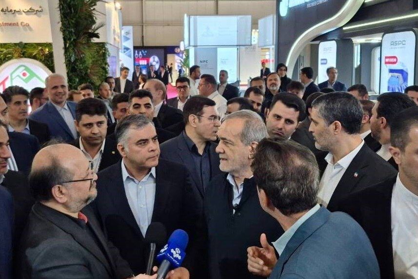 بازدید پزشکیان از بیست‌ونهمین نمایشگاه صنعت نفت