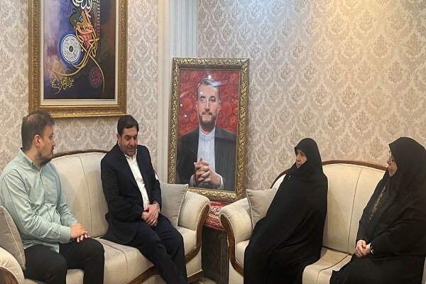  دیدار دستیار رهبر انقلاب با خانواده شهید امیرعبداللهیان