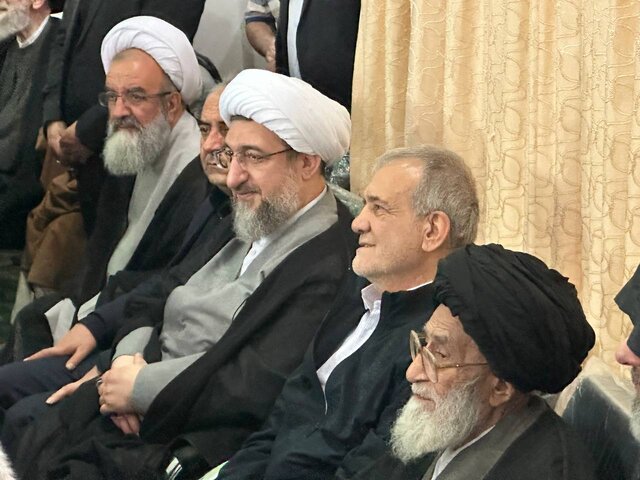حضور سرزده پزشکیان در مراسم گرامیداشت شهدای خدمت در تبریز
