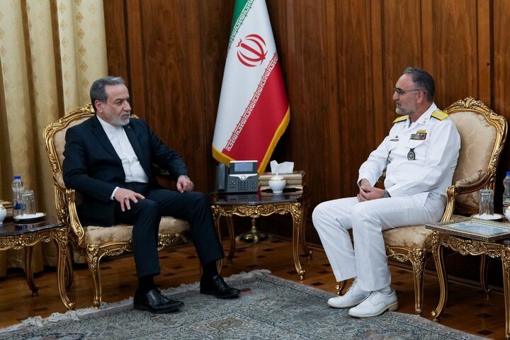 دیدار جانشین فرمانده نیروی دریایی ارتش با عراقچی