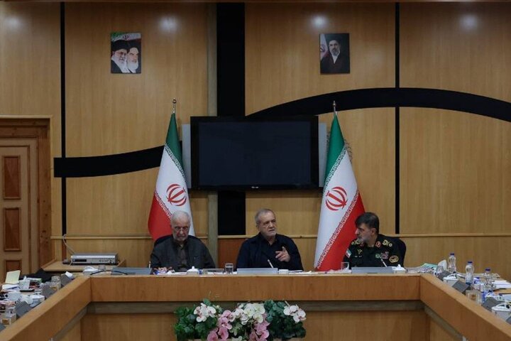 دیدار پزشکیان با فرمانده کل و جمعی از فرماندهان ارشد فراجا