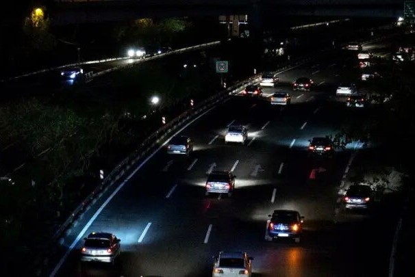 ماجرای ریختن میخ سه‌تیکه در اتوبان تهران ـ کرج چه بود؟ 