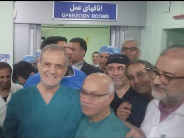 پزشکیان در تبریز دست به تیغ شد+تصاویر
