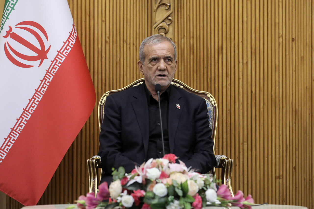 پزشکیان: کشورهای حاضر در نشست اکو با صراحت اقدامات اسرائیل را محکوم کردند