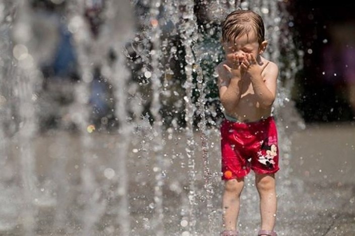گرمازدگی و عواقب آن برای کودکان/والدین مراقب باشند