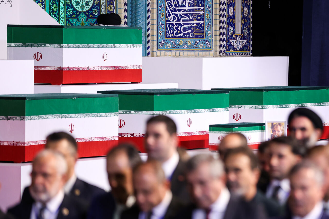 ادای احترام سران کشورها به پیکر مطهر آقای شهید ایران