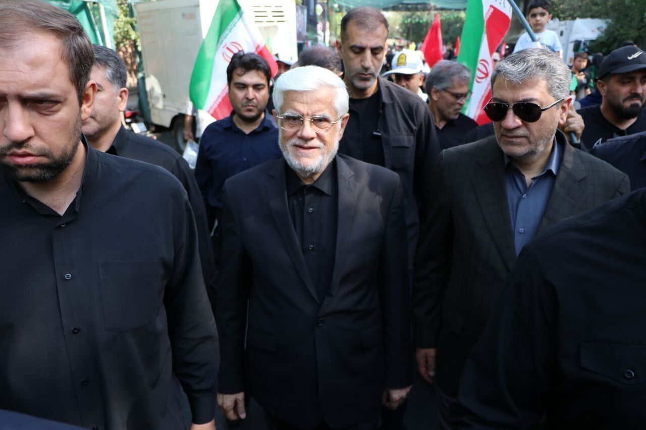 حضور معاون اول رئیس‌جمهور در مراسم تشییع با آقای شهید ایران