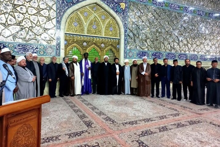 حضور ۴۰ تن از روسای مراکز اسلامی در حرم حضرت معصومه برای وداع با رهبر شهید
