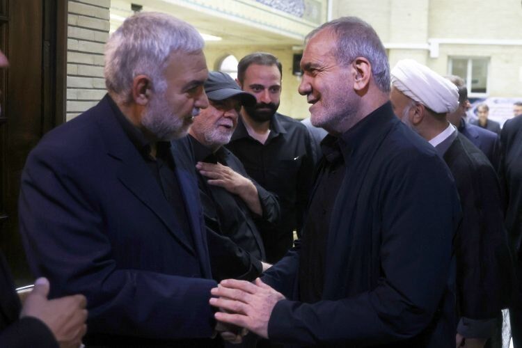 حضور پزشکیان در مراسم ختم پدر ذوالقدر دبیر شورای عالی امنیت ملی