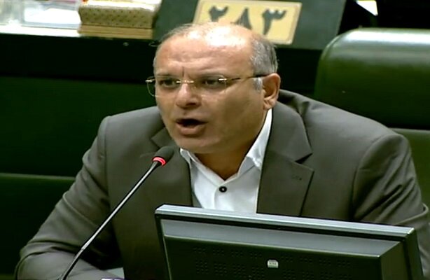 انتقاد نماینده مجلس از جمع آوری امضا برای استیضاح وزیر نیرو 