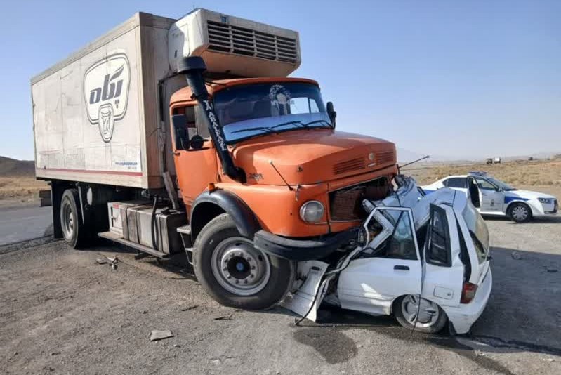حادثه‌آفرینی دو کامیون منجر به فوت یک قمی شد