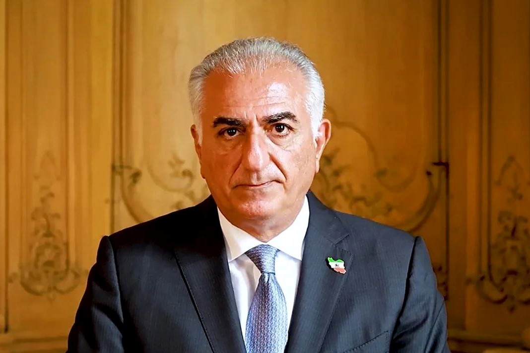 رضا پهلوی در زمان جنگ 12 روزه، تاج شاهی سفارش داده بود