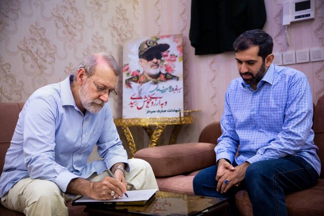  دیدار لاریجانی با خانواده شهیدان محرابی و شادمانی+عکس