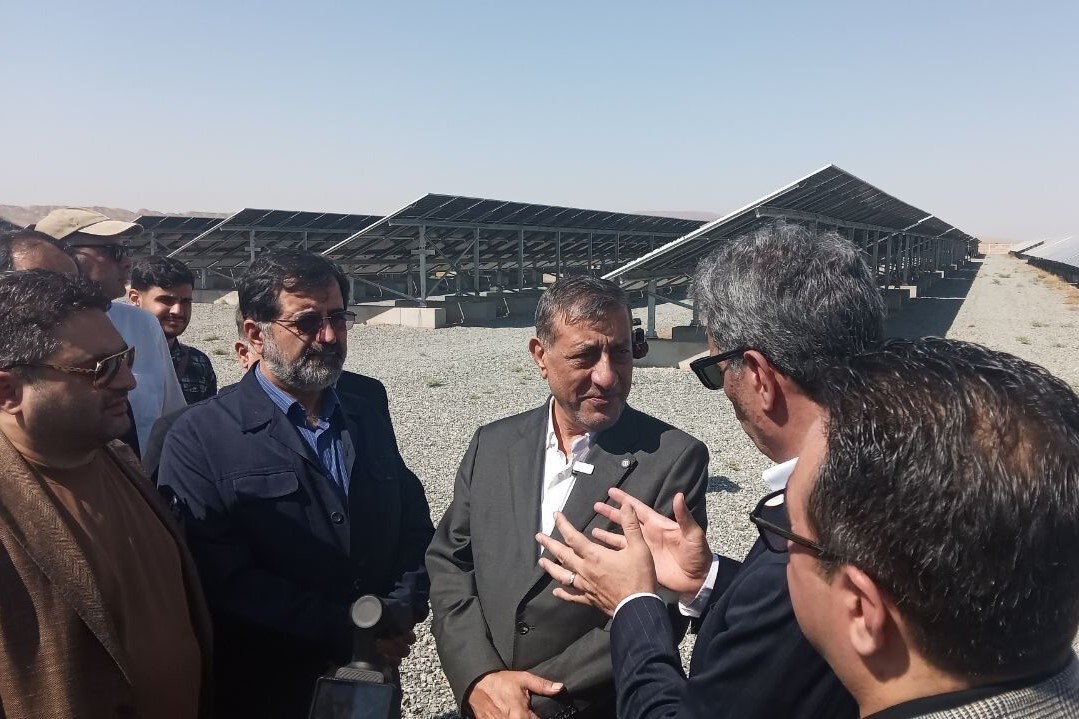 افتتاح نیروگاه خورشیدی ۱۵ مگاواتی دمیرگران در قم