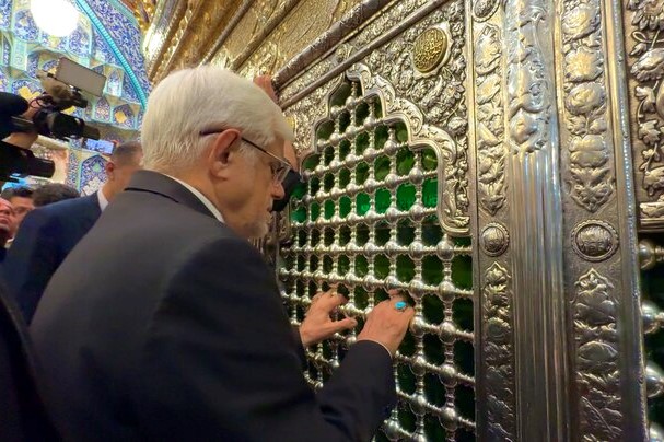 معاون اول رئیس‌جمهور به زیارت حرم بانوی کرامت مشرف شد