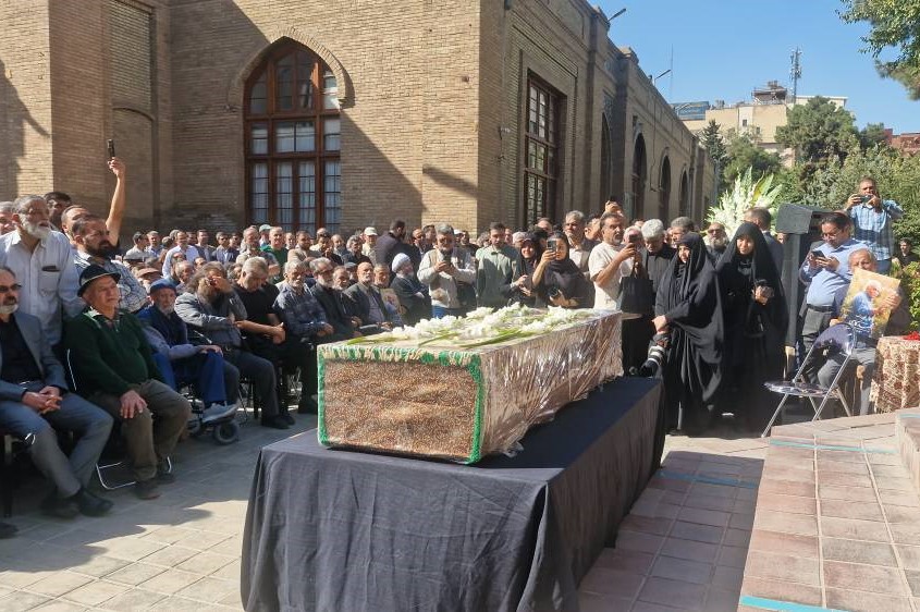 حضور زینب سلیمانی در مراسم تشییع پیکر «محمد کاسبی»+عکس