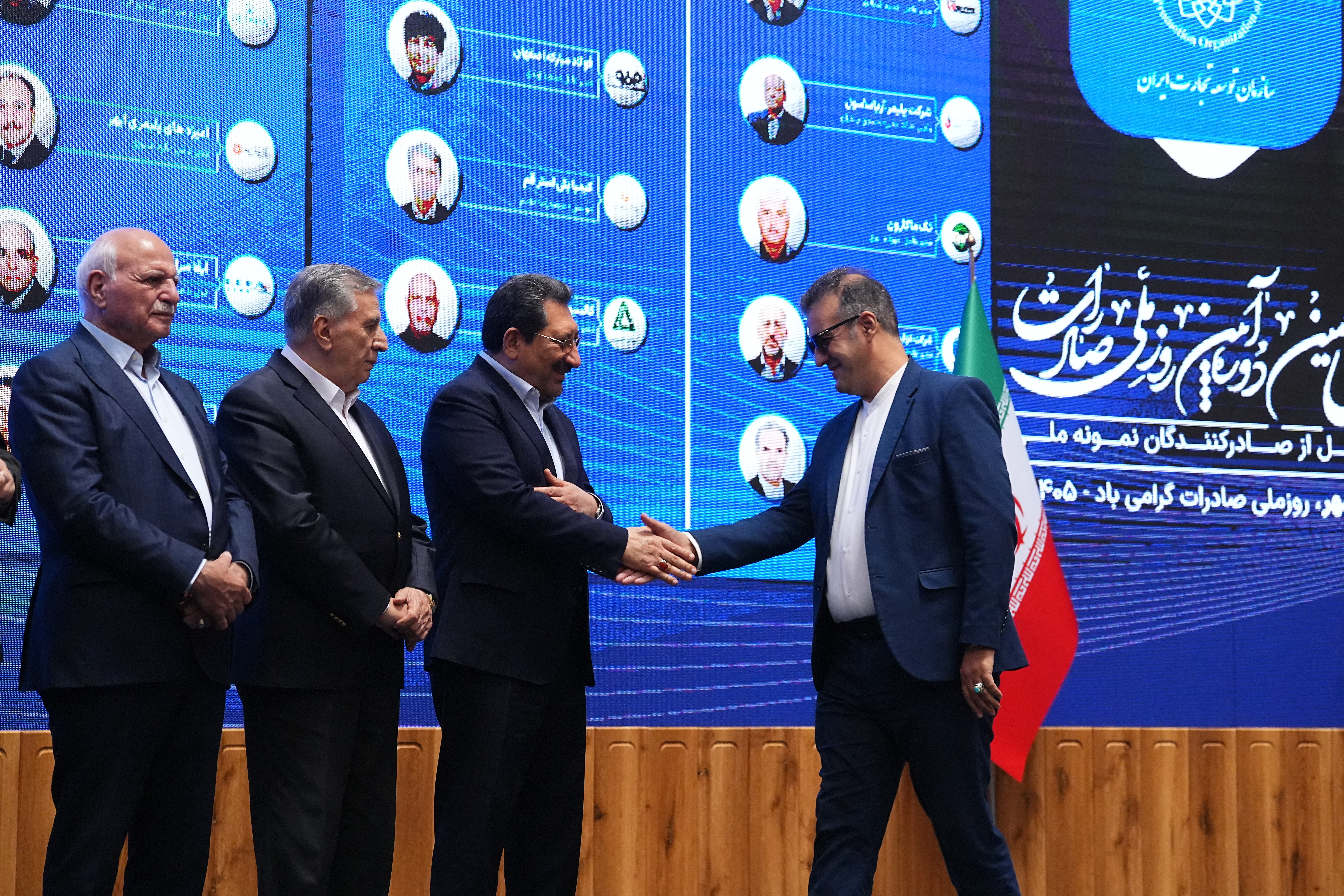 گروه صنعتی تندگویان صادرکننده نمونه ملی شد؛ افتخارآفرینی تولیدکننده الیاف پلی‌استر