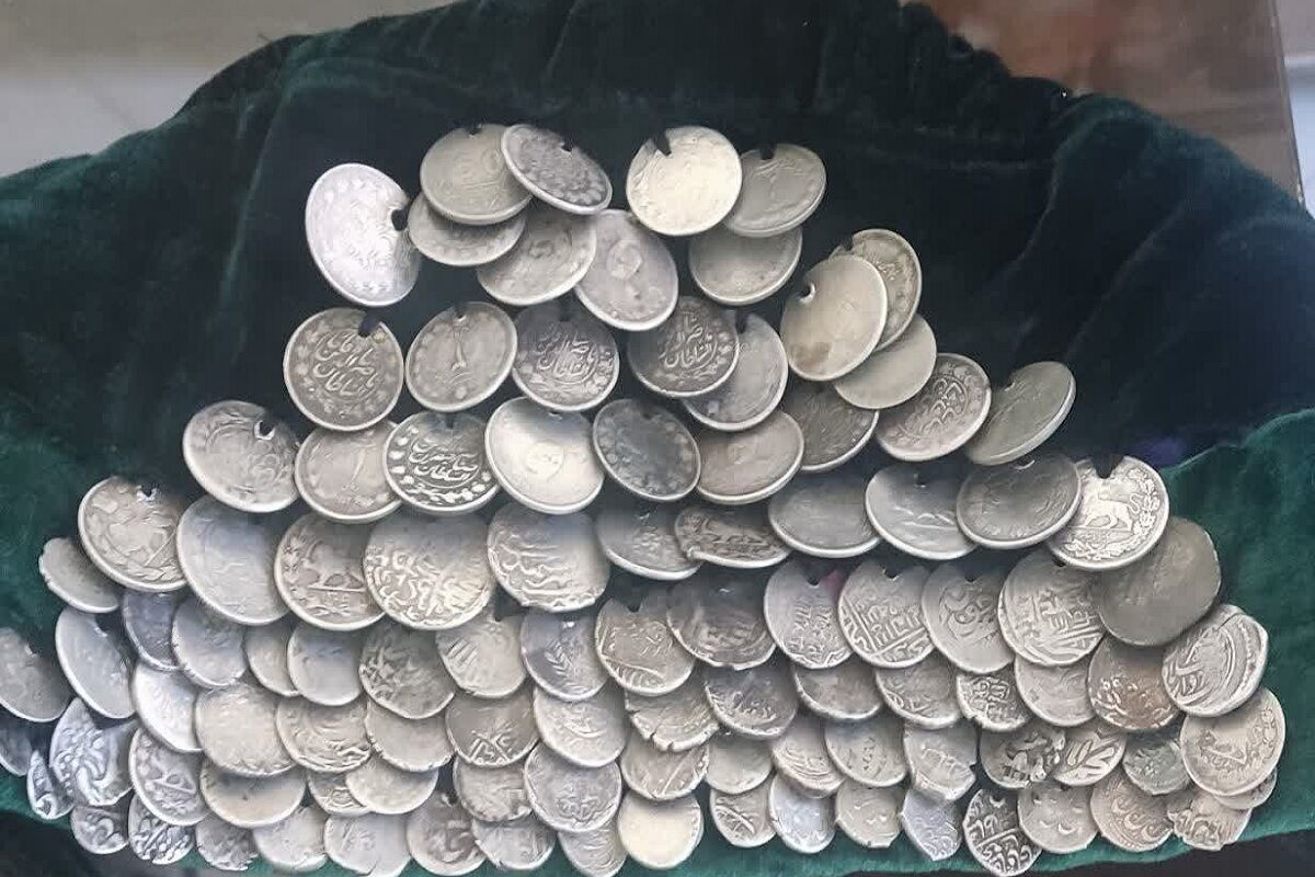 کشف کلاه پولی عتیقه در خراسان جنوبی