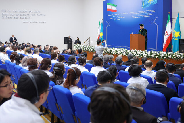 پزشکیان از دانشگاه بین‌المللی نظربایف دکترای افتخاری گرفت