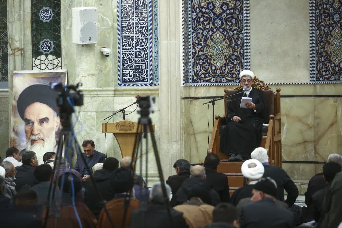 فتوای تاریخی مرحوم آیت‌الله گلپایگانی خطاب به رهبر انقلاب: تضعیف شما حرام است