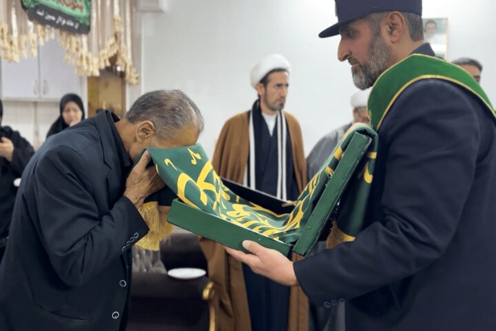 حضور خادمان حرم حضرت معصومه (س) در منزل شهید مدافع امنیت قم