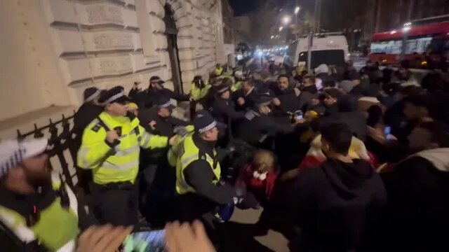 پلیس لندن ۱۴ ضدانقلاب را بازداشت کرد