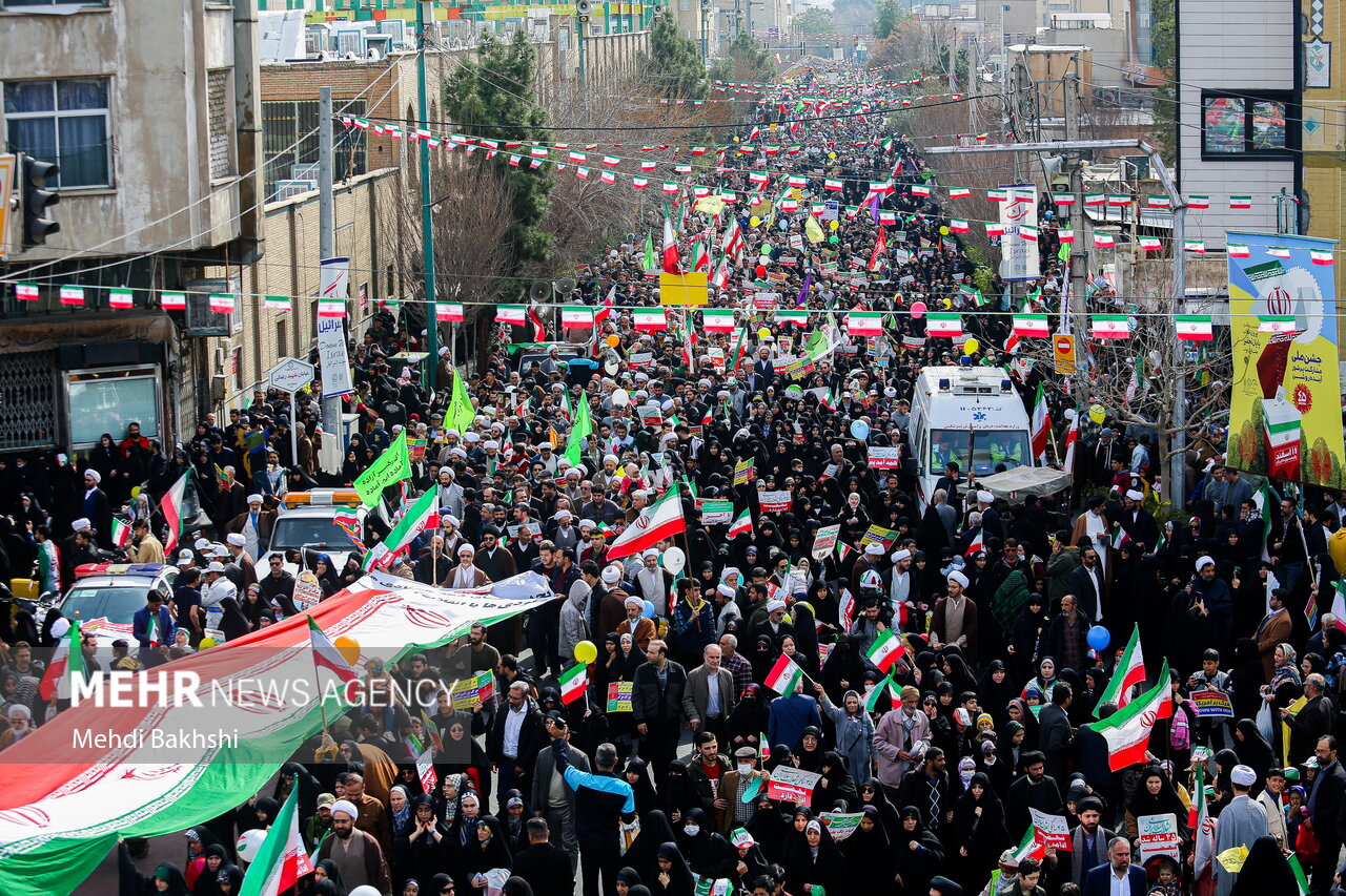 راهپیمایی حماسی مردم انقلابی قم در جشن ۴۵سالگی انقلاب