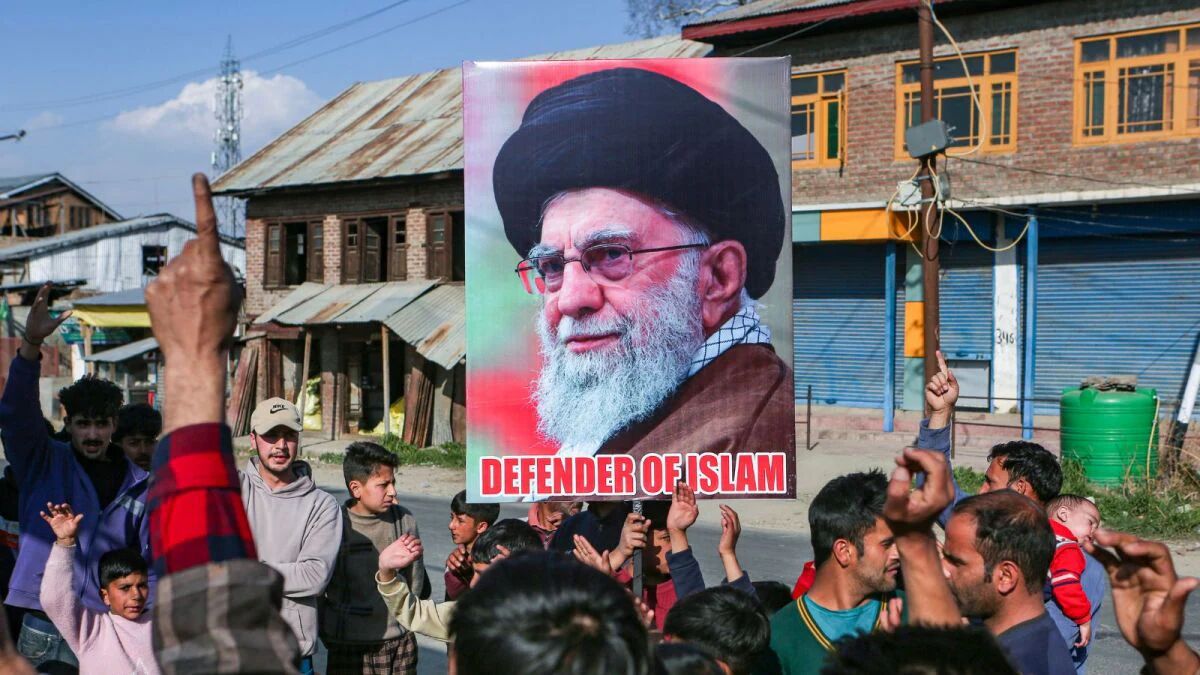 کشمیر و جانبو در پی شهادت رهبر انقلاب ۴۰ روز عزا عمومی اعلام کرد کشمیر و جانبو در پی شهادت رهبر انقلاب ۴۰ روز عزا عمومی اعلام کرد