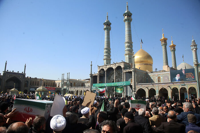 پیکر مطهر ۱۶ شهید حملات آمریکایی - صهیونی در قم تشییع شد