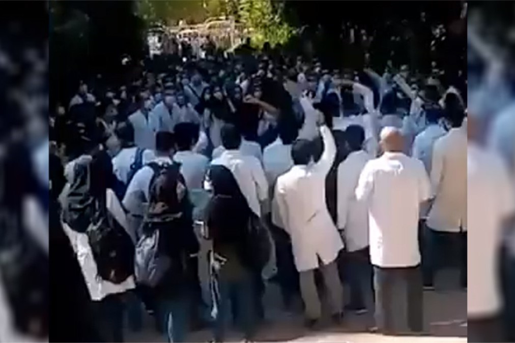 گزارش فارس از تجمع امروز دانشجویان دانشکده علوم پزشکی شیراز